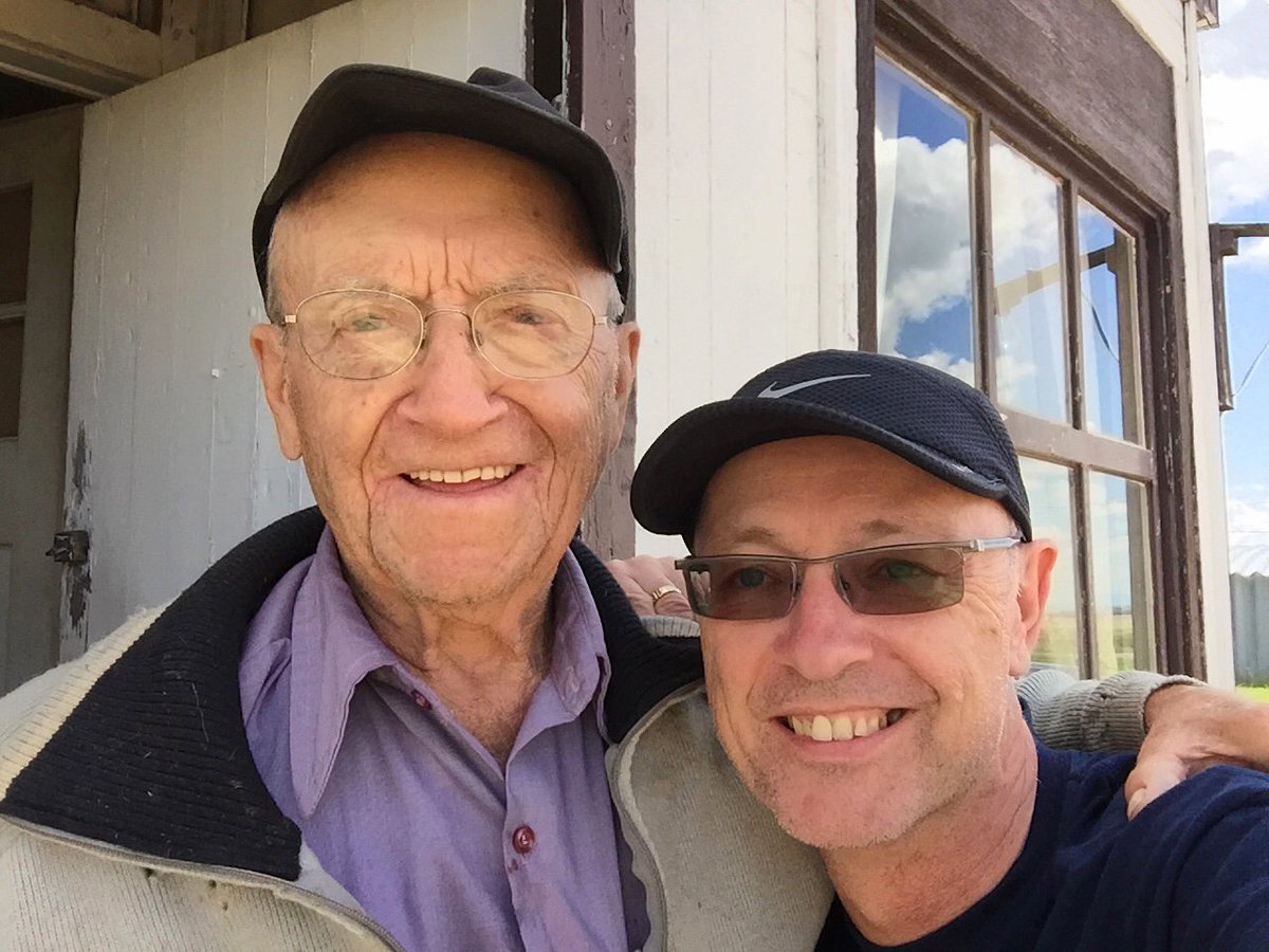 Im Great Alone: Knorrige Typen &amp; die Wucht des Alleinseins bit.ly/2t9g6hw #mybadlands #explorealberta #SpecialAreas #keepexploring