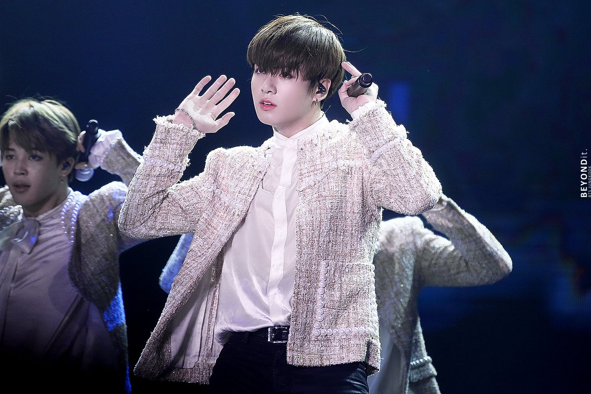 BEYONDIT_0901's tweet photo. ,,you are the colors in the dark.
#정국 
[https://t.co/8ANO6p3bEW]
[https://t.co/3V80pWb8hk]
@BTS_twt https://t.co/WyoXq3YhLx