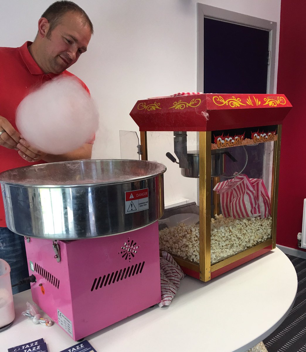 Girlguiding_NWE's tweet photo. It's dessert time! #GuidingIdols #candyfloss #popcorn #minieverything https://t.co/BxSR8SP1I7