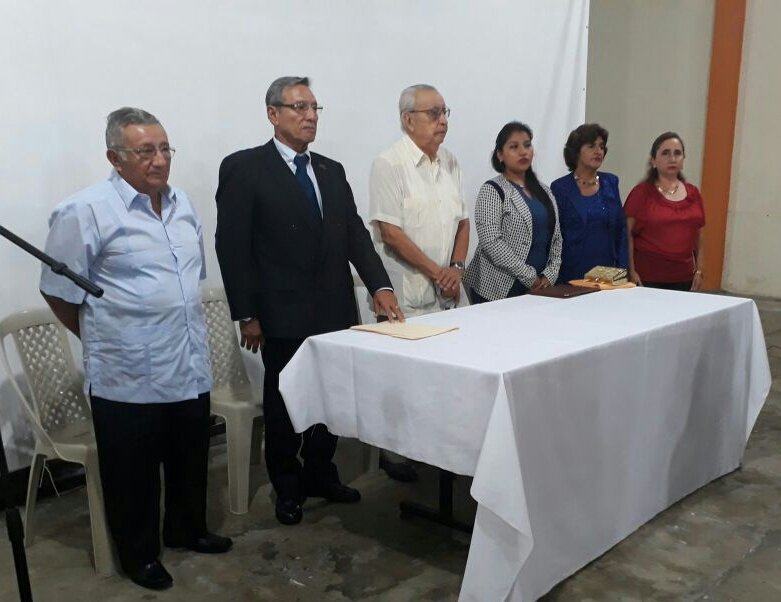 VeroGuevarav's tweet photo. El historiador naranjiteño Gregorio Coello recibe acuerdo por su aporte literario a la cultura, en el lanzamiento de su libro Gaceta Cívica! https://t.co/VkpmaZBQuk