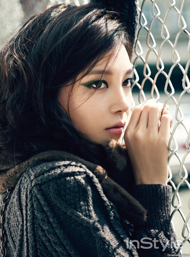 eau_de_v's tweet photo. @uks0718 I need to check on an back issue of InStyle Korea Nov 2013.  CYR in New York - Awesome Shots inspired by Femme Fatale... https://t.co/kjB6HtYL4J