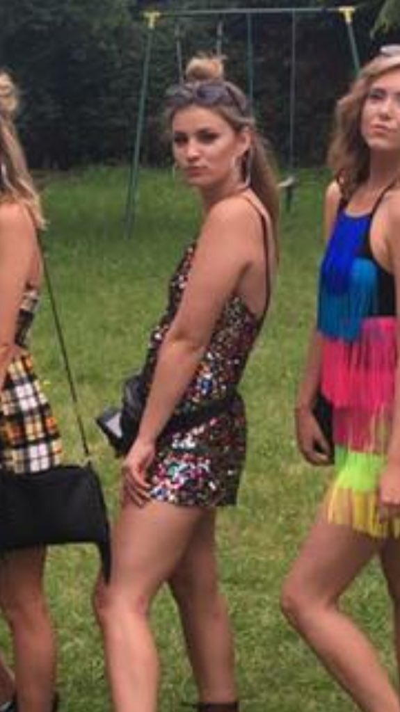 Chlo_Wilsonx's tweet photo. And her head is a size 18 🤥 https://t.co/kUgs0zwuSU