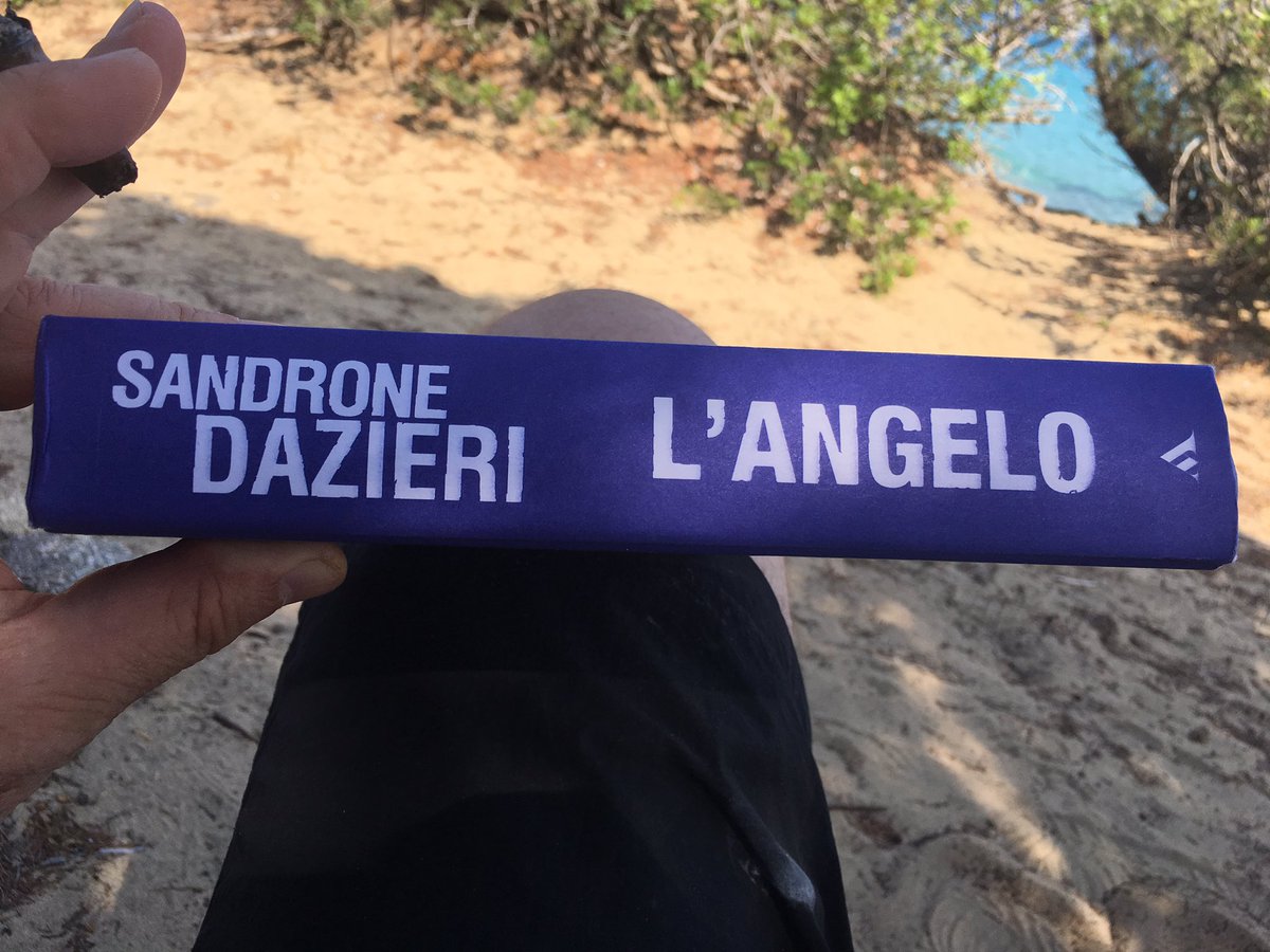 ddgiusto's tweet photo. Davvero un gran bel thriller #dazieri #angelo #pavlov #duga-3 #mafia #kgb #ioleggo https://t.co/ebiY6FnhLA