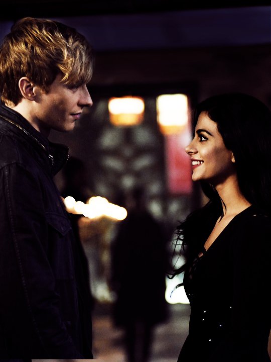 bluekittenheart's tweet photo. I CAN'T WAIT #sebizzy @ShadowhuntersTV @EmeraudeToubia @willtudor1 @toddzer1 @DSwim https://t.co/7svn9IQOP6