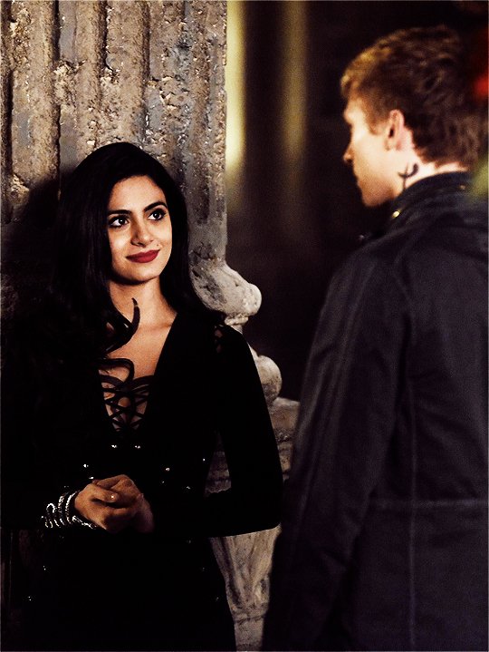 bluekittenheart's tweet photo. I CAN'T WAIT #sebizzy @ShadowhuntersTV @EmeraudeToubia @willtudor1 @toddzer1 @DSwim https://t.co/7svn9IQOP6