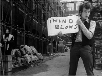 昨日、BOB DYLANのドキュメンタリー映画「DONT LOOK BACK」を観ました。1967年に初公開されたお馴染みの作品ですがまさか劇場で観れる日が来るとは。冒頭の有名なMVのロケ地はロンドンに今もそのままの雰囲気で残っていて、数年前に実際に行ってみたことがあります。