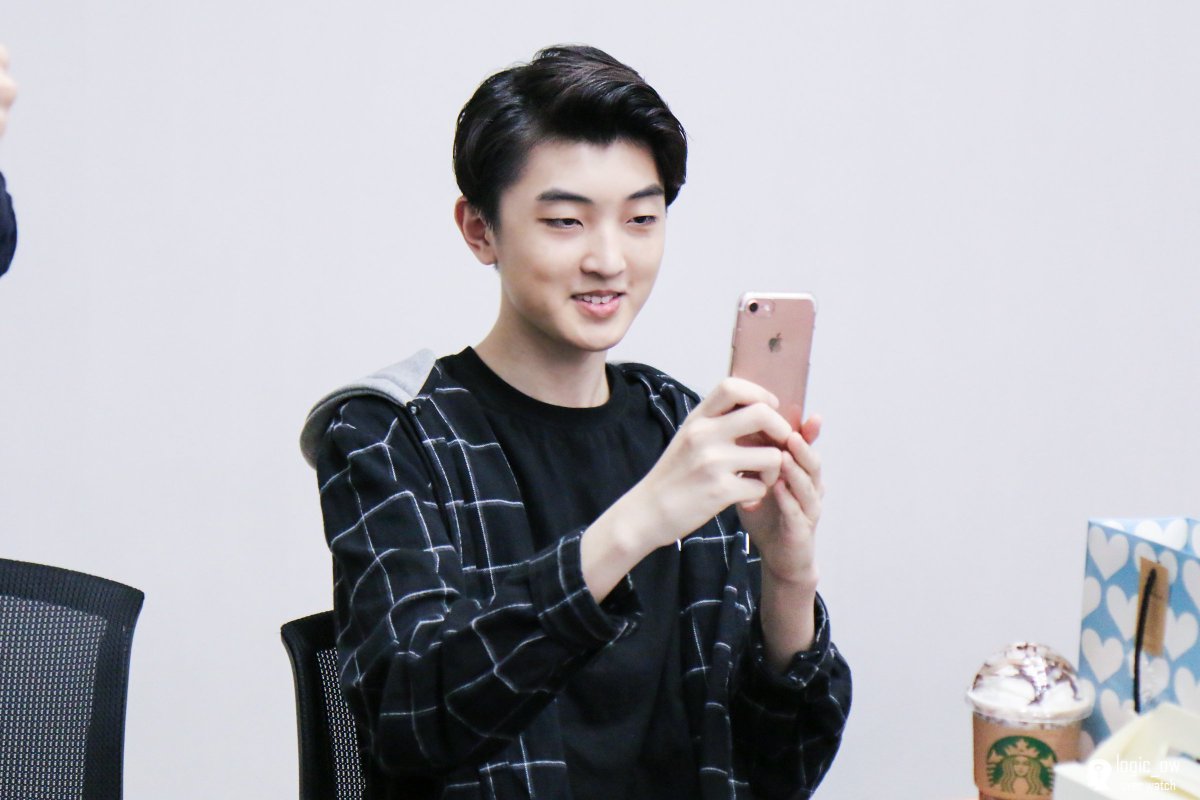 logic_ow's tweet photo. 170509 APEX S3 Flash Lux #Fleta #플레타 #김병선 #플래쉬럭스 #플럭

https://t.co/zeb5ZY11ne https://t.co/9dY8ZRlNna https://t.co/zWvKAGyLeB