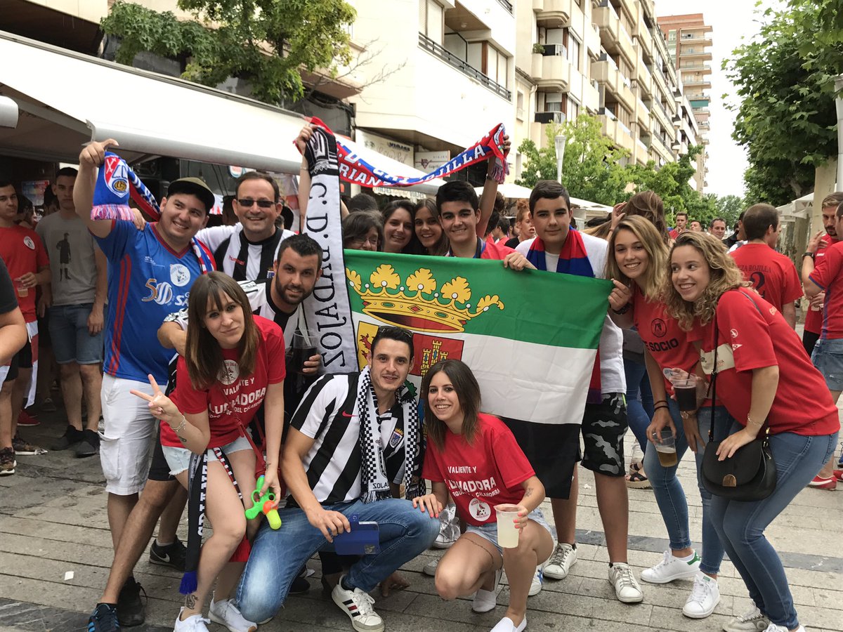 cdcalahorra's tweet photo. Porque cualquier otra cosa no tiene sentido. Esto sí es fútbol https://t.co/v28dzQYKQC