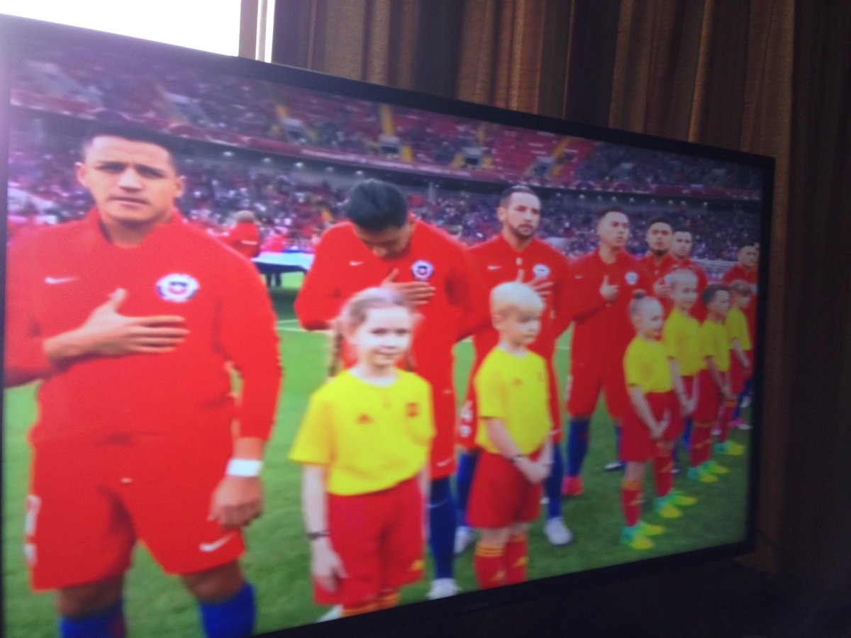 marcelamomberg's tweet photo. Puro Chile es tu cielo azulado ❤️ #Chileeeeeeeeeeee https://t.co/CUOcx52ZZ8
