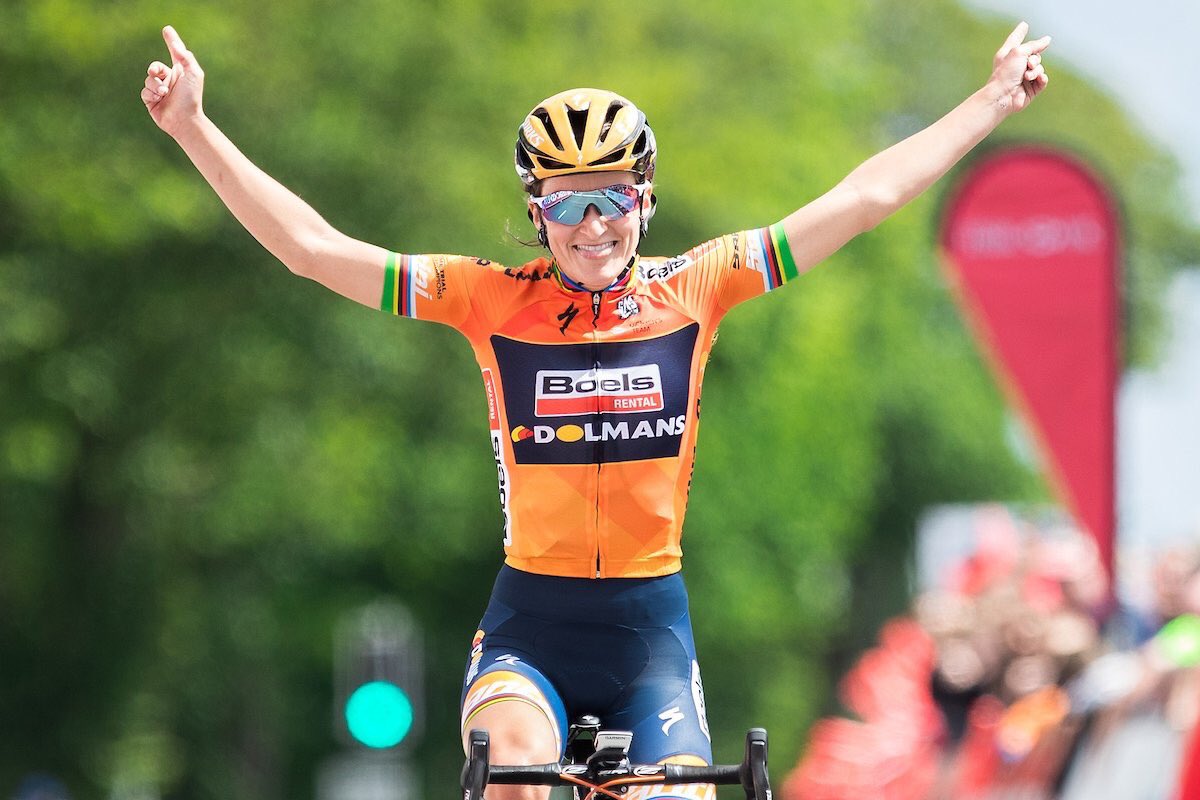 Huge congratulations to <a href="/lizziedeignan/">Lizzie Deignan</a> on winning the #RoadChamps today. 👏👏