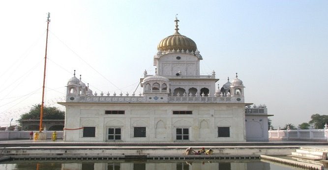 BollyLocations's tweet photo. Presenting our page on #humptysharmakidulhaniya #varundhawan #AliaBhatt https://t.co/YgKfPFX4E3 RT Fans https://t.co/d63DoP48ap