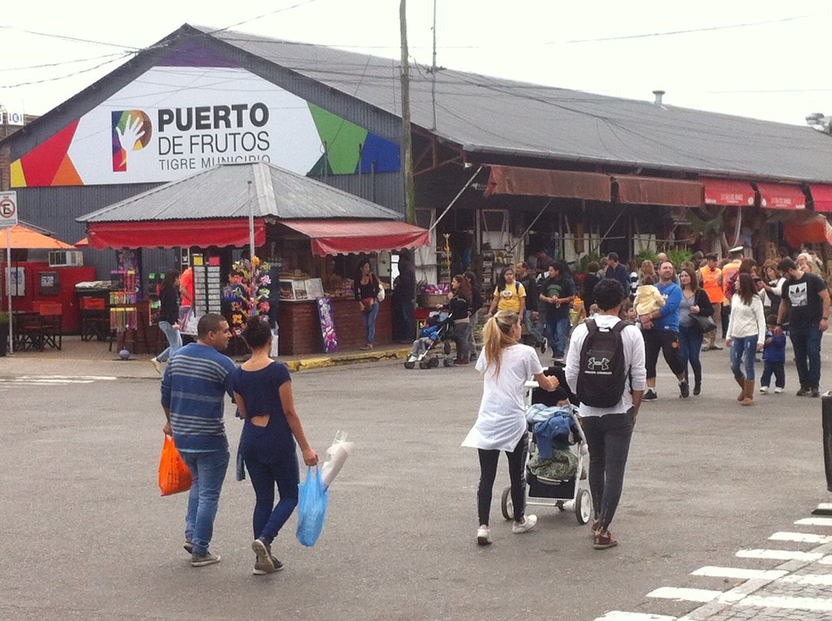 Resultado de imagen para Delta Trucks" en el Puerto de Frutos de Tigre