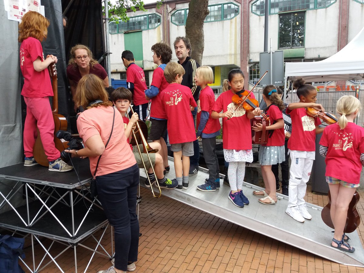 theohartman070's tweet photo. @SKVR #kiddynamitejazzfestival #DeNazaten #DeSchalm #DeGlobbetrotter Spectaculaire opening van het festival & goede samenwerking! https://t.co/J7pjadGqXL