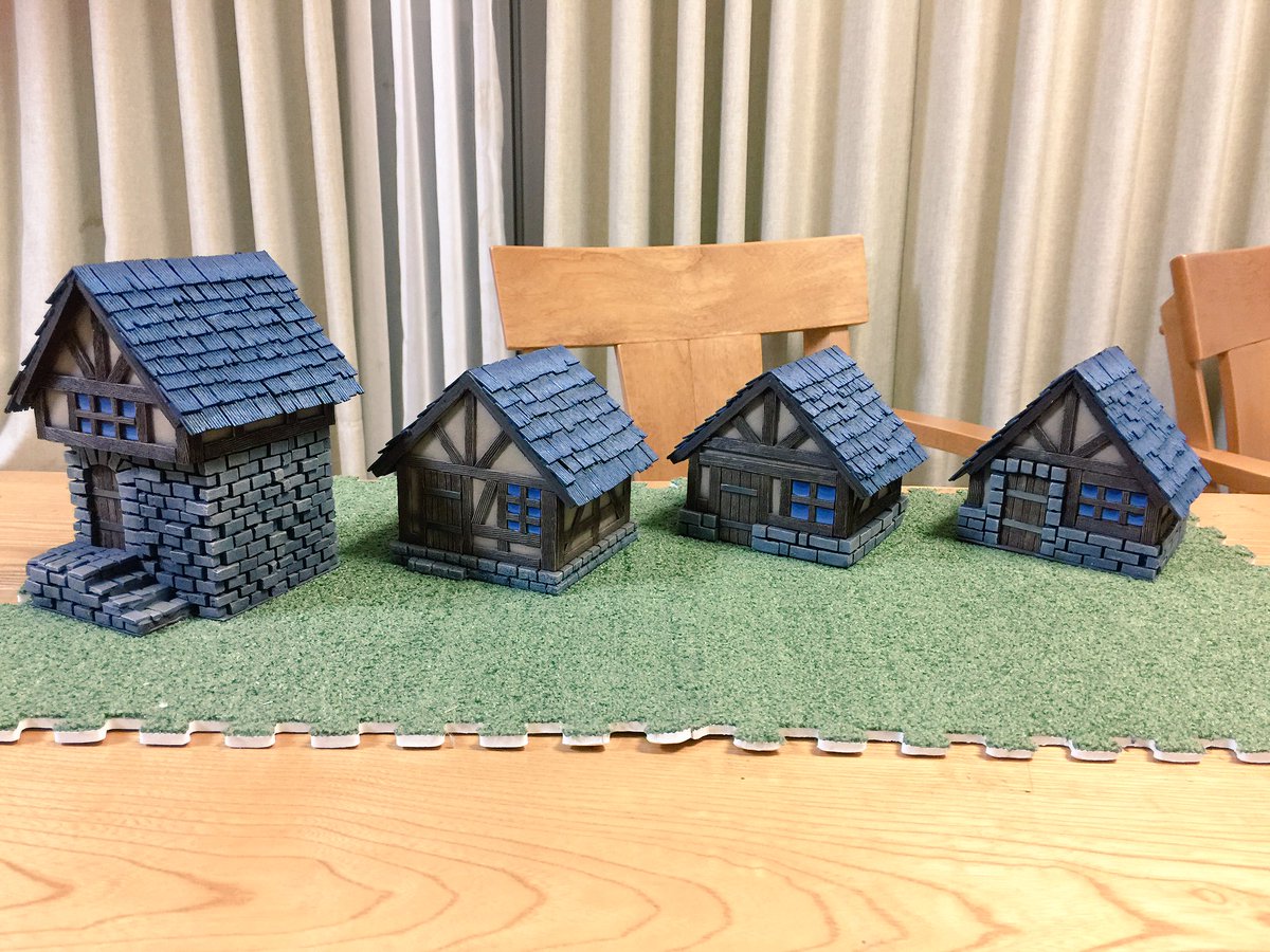 けんぢ V Twitter 100均ハムスターハウスで出来た民家テレイン完成です 今回はバリエーション持たせてみました 以前作ったペン立てハウスと並べても違和感無くて良かったです とりあえず手近にあったミニチュアを並べてみました 以前は村長を名乗っていたが もはや