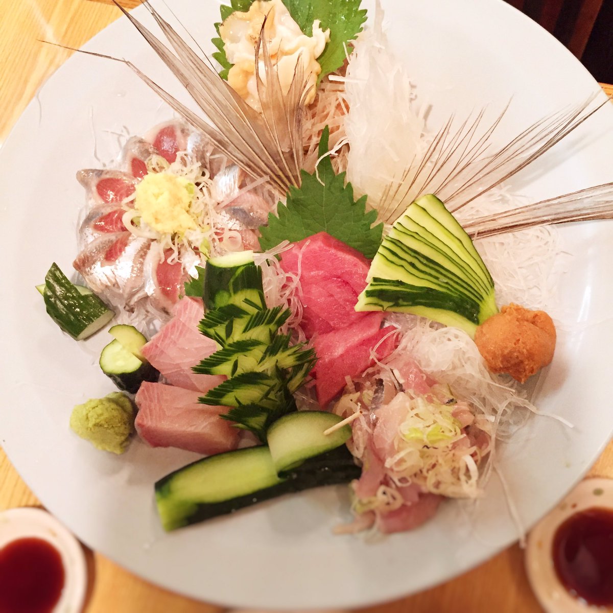 そういえばスカイツリー前にあって帰り友達とふらっと入った居酒屋さんすごくよかった…!こんなお刺身山盛り頼んで2千円くらいで、特にこのイワシのお刺身と活ツブ貝めっっっちゃ旨かった!!!アラ汁とか蛤酒蒸しとかボリュームもあって最高に美味しかった…天紫亭ていうお店…