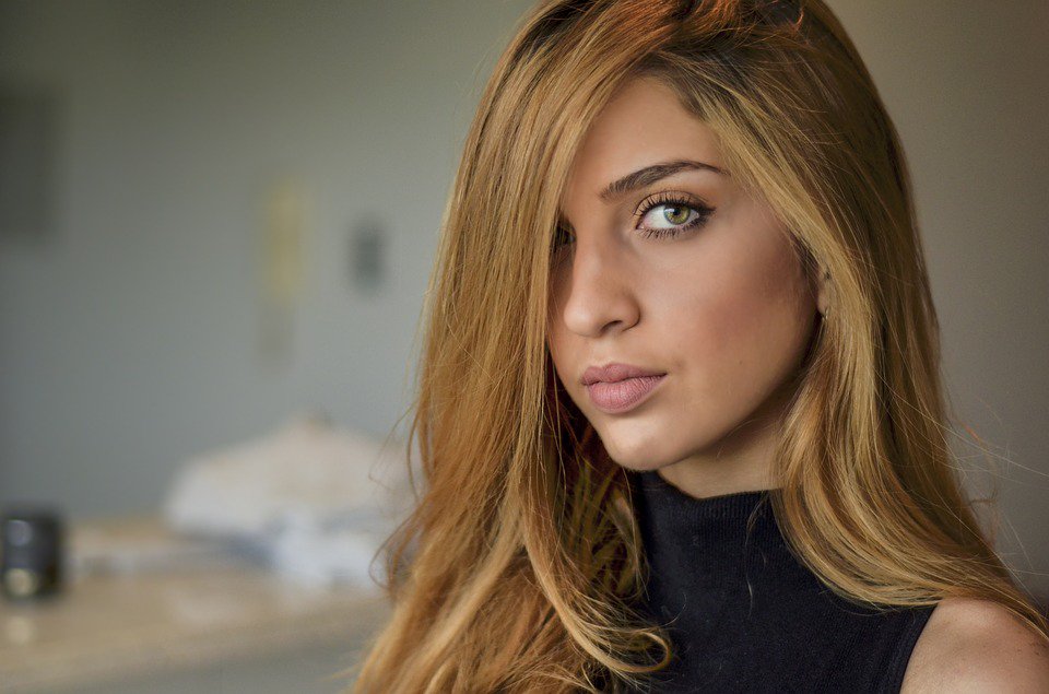 eluxemagazine's tweet photo. FACT: With every spritz of hairspray, your harming your health a bit. Switch to a natural one like these: https://t.co/YB8TlIaGvc @Enovvia https://t.co/ePrZ73ZMdl