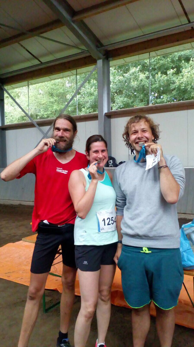 tempoavbussum's tweet photo. Deze StartToRunners hebben het vandaag gewoon weer gedaan! Na de #WallenloopNaarden liepen zij vandaag mee met de #Vechtloop in Weesp! https://t.co/v3qUP1sfiw