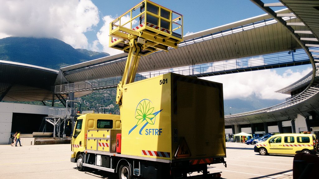 Florian_Paris_'s tweet photo. Portes ouvertes du #CESAM à Sainte-Marie-de-Cuines pour les 20 ans de l'A43 Maurienne #SFTRF
cc @NathalieTucci https://t.co/k8YQAx2gPb