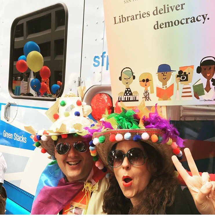 SFPublicLibrary's tweet photo. Getting ready to march! #HappyPride2017 #PeaceLoveLibraries #LifeLibertyLibraries โค๐๐๐๐๐ https://t.co/B6nDxUzI5o