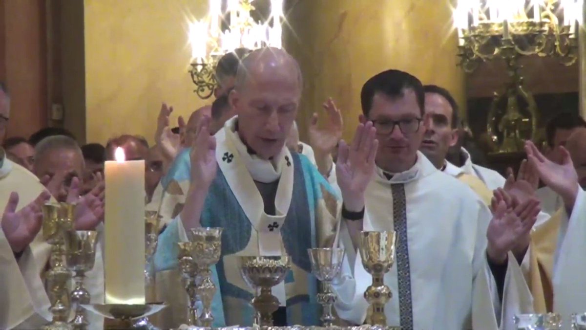 DioceseRennes's tweet photo. #Ordinations2017 Les 3 nouveaux prêtres participent à l'Eucharistie #PrêtresHeureux https://t.co/WmhOJlVqsB