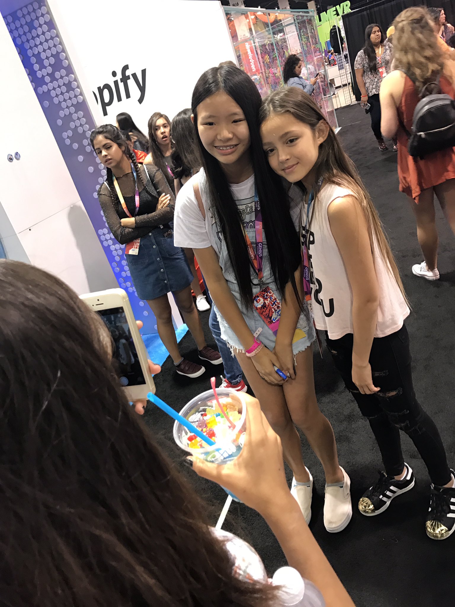 Lily Chee on X: haha so cute 💓(my sister mabel) t.cojiQEvvEHWO   X