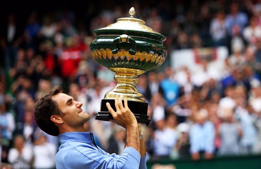 FedererFan07's tweet photo. #Federer Wins Record Extending Ninth Title in #Halle. Watch all the highlights 🎥 and 🏆 ceremony https://t.co/38avGt8jN6 @RogerFederer 📷 https://t.co/ZBNCf0fvmQ