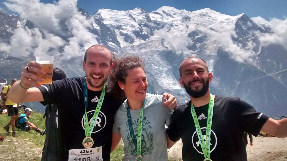 Une partie des finishers du marathon du Mont-Blanc: 42km; 2800 D+ !!Bravo Flo, @helenegat et <a href="/RunSebRun/">RunSebRun</a> 💪🏻💪🏻💪🏻!