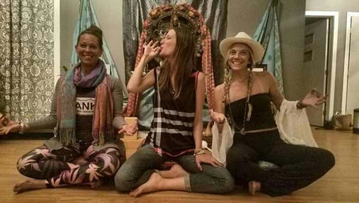 गांजा पीकर मन की गहराइयों से होता है #योगा, मिलता है #सेक्सी फिगर? » on.sanvad.in/2sGJx9W