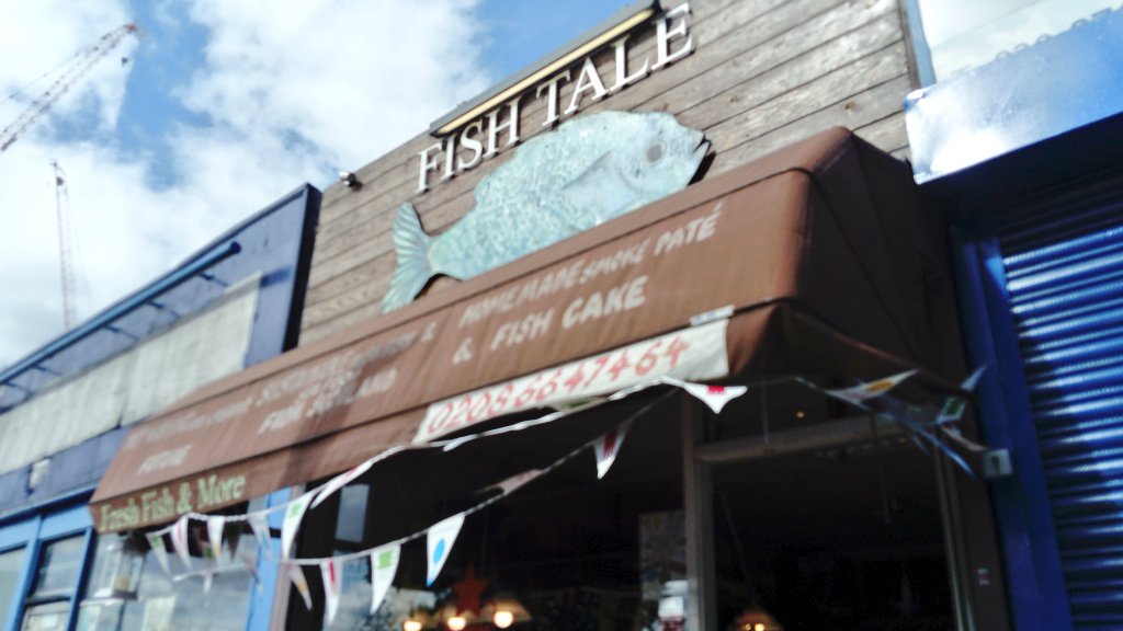 3rd stop on the #StreathamFoodFestival tour. Fantastic oysters, fish paté and wine <a href="/FishTaleUK/">Fish Tale</a>. Perfect Sunday! 👌