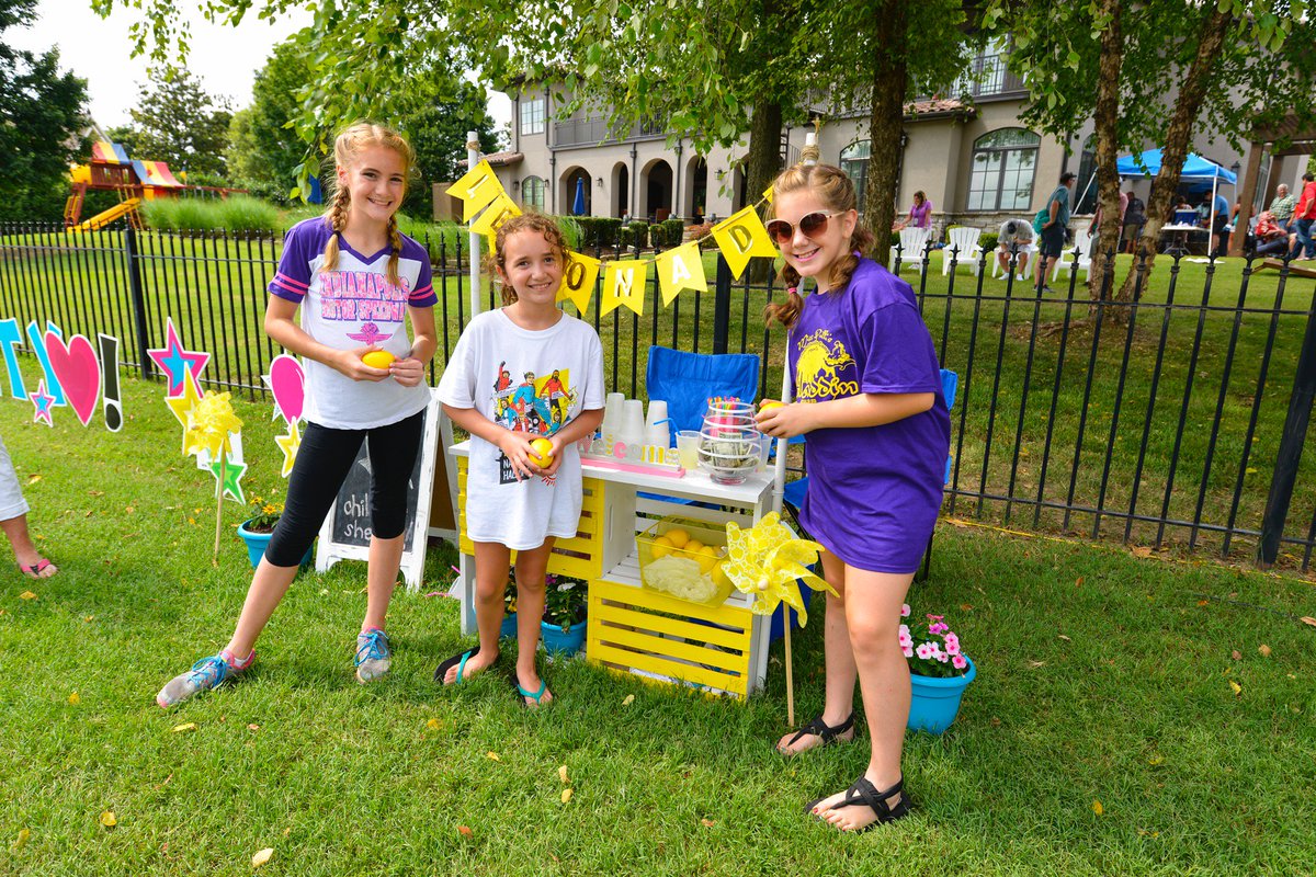 LPGA's tweet photo. When life hands you lemons, raise $ for charity! These cuties are selling lemonade @NWAChampionship trying to beat their $1,800 from '16! https://t.co/5VVMjx1sjr
