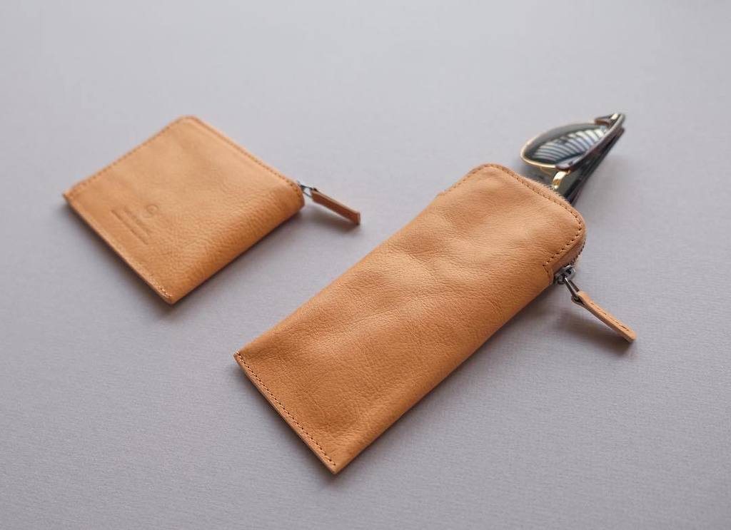 Thisisground's tweet photo. Easy Sunday morning gear - Reserve Wallet & Squints Eyewear Sleeve in soft amaranth. #tigreserve #tigsquints #tigc… https://t.co/Nx6UiHfx66 https://t.co/9MnW9xfu3o