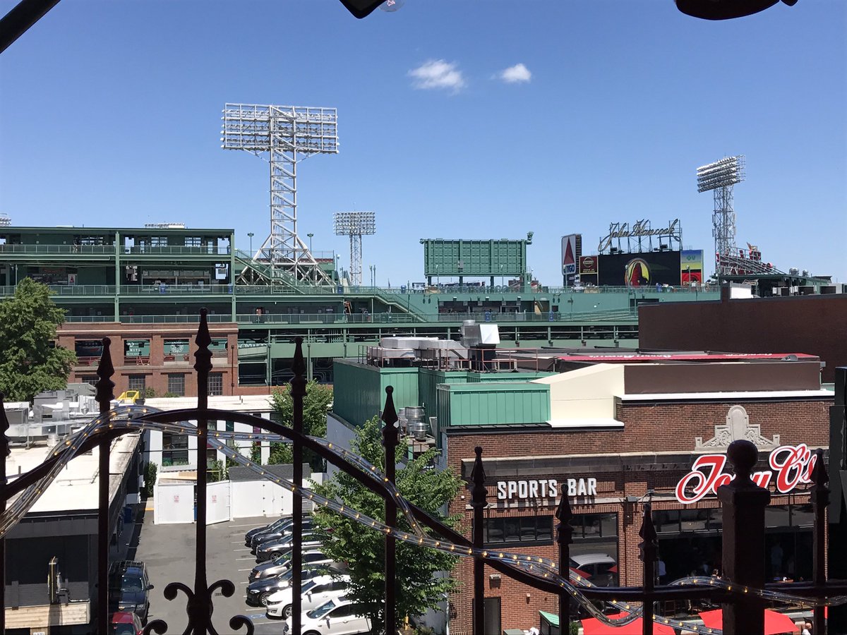MikeMoran777's tweet photo. Pregame at the Baseball Tavern. Wife hit for 15 on Budweiser game #redsox #upgradecoming? #freeswag https://t.co/IYNnjdJd7m