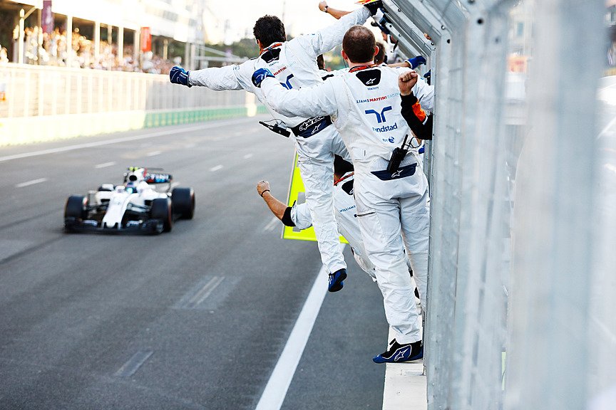 WilliamsF1's tweet photo. How close was that across the line!? Real nerve-wracking end to an incredible race 
#AzerbaijanGP #F1 #LS18 https://t.co/EqXk7wiHee