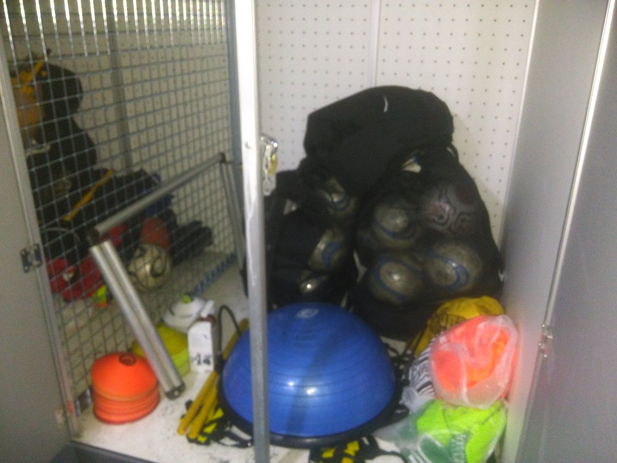 Barakampus's tweet photo. Todo preparado para que mañana arranque Barakampus 2017. Nuestro séptimo año llenando el verano de deporte teñido en amarillo y negro. https://t.co/HQIjAbNArM