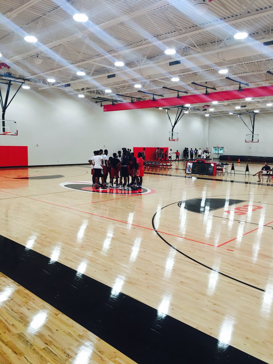 YBLFlorida's tweet photo. Thank u @BayAreaShowdown @R_Balkman32 @TYBASSOCIATION @GBLOnline @JakePerper @prephoopsfl @SNLAC_INC @CarrollwoodDay &amp; the teams &amp; players https://t.co/3vIXPBOKe1