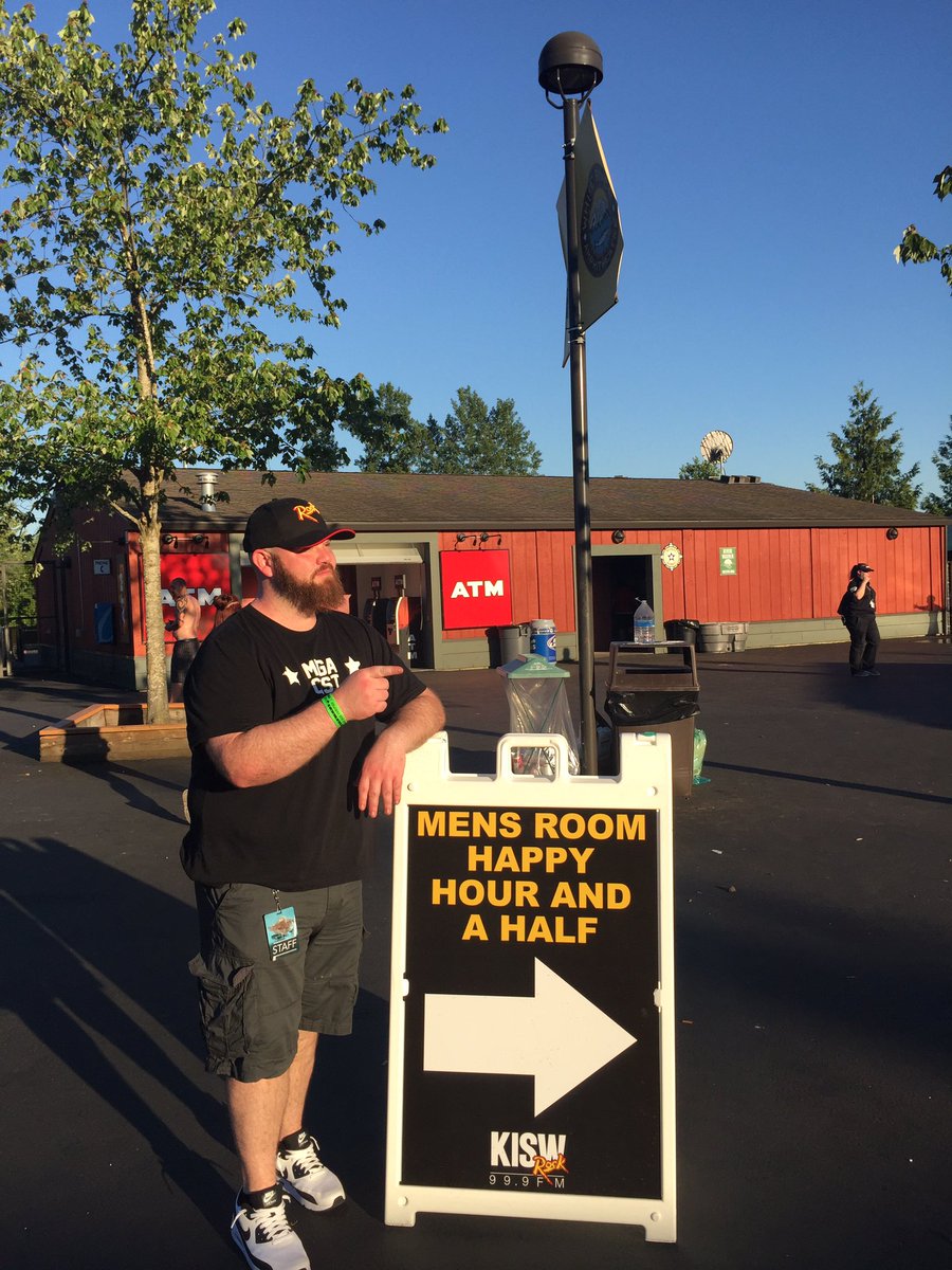 TheMegaCast's tweet image. We had a blast at #PAIN2017 ... many #MegaHugs were given out! #PainInTheGrass