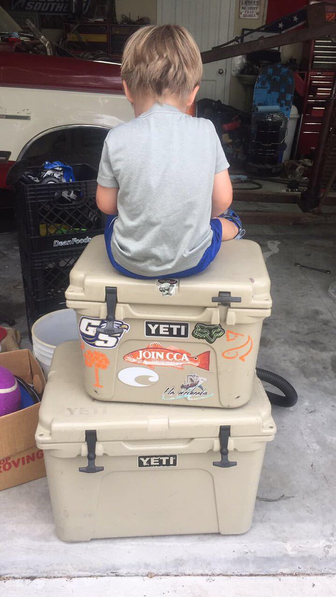 JohnnaBailey's tweet photo. The cutest yeti butt picture yet #startemyoung #imagoodauntipromise https://t.co/LtT6O4LLxy