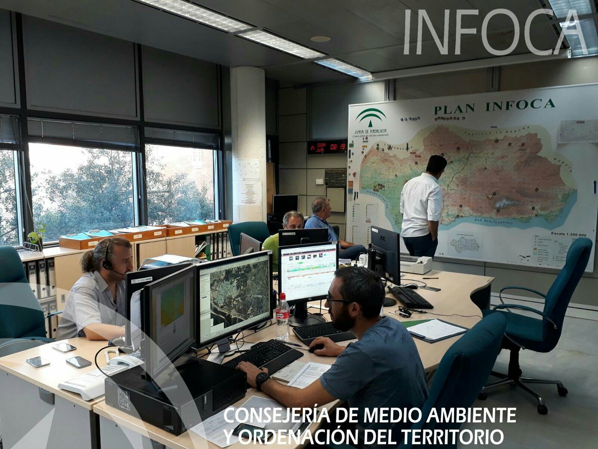 AEAFMA's tweet photo. Canales de información oficial del Incendio 🔥🌲🔥 #Doñana
@E112Andalucia
@Plan_INFOCA
@AAMM_And
@AndaluciaCMAYOT 
HT 👉 #IFMoguer #IFMazagon https://t.co/tz4rBKYn3O