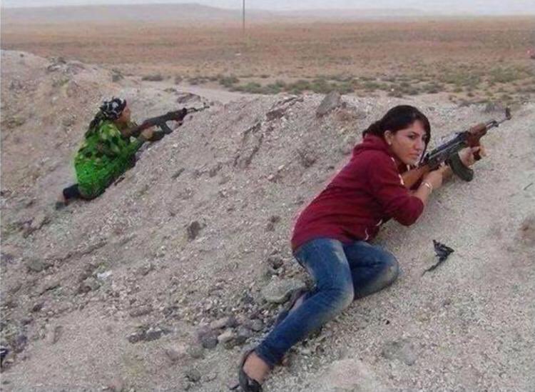 iraqichristian's tweet photo. Battle against #ISIS rages on& #women from local towns are fighting back in #Iraq & #Syria #OperationReturnToNineveh https://t.co/knDkML8mp8 https://t.co/CdFQqdHGz6