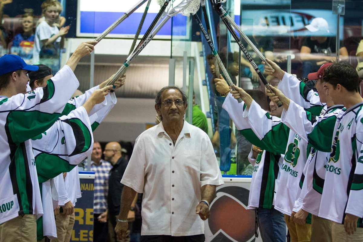 📸 <a href="/jaywallacephoto/">Jay Wallace</a> takes us through the tailgate, #5 jersey retirement &amp; the BIG game last Friday vs <a href="/Burrardslax/">Maple Ridge Burrards</a> ➡ bit.ly/2sawxpb