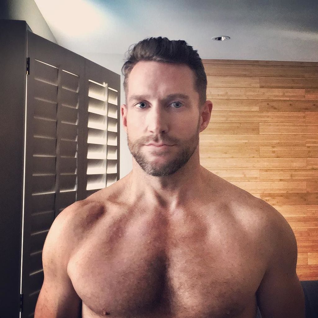 silerroad's tweet photo. A #SundaySelfie. Cuz it's been awhile... #homesweethome #notgettingdressed https://t.co/fYTKZ23oFD https://t.co/we7iJwmsu9