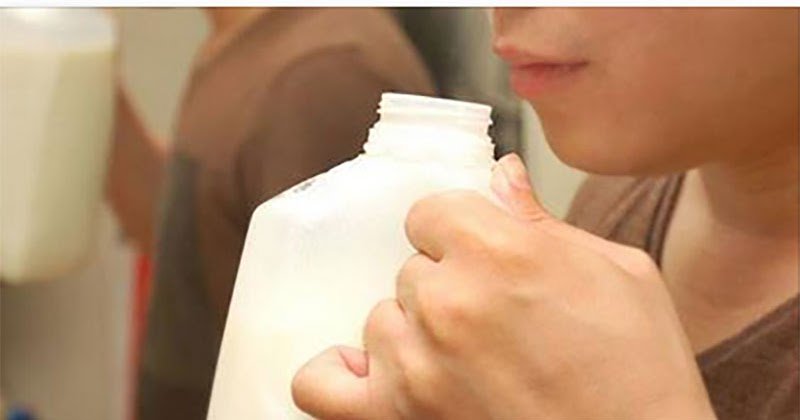 nutrilover's tweet photo. Dairy Industry Trying to Hide Aspartame in New Definition of 'Milk' - https://t.co/40YRvAl0C6 https://t.co/qXaLx2U0OL