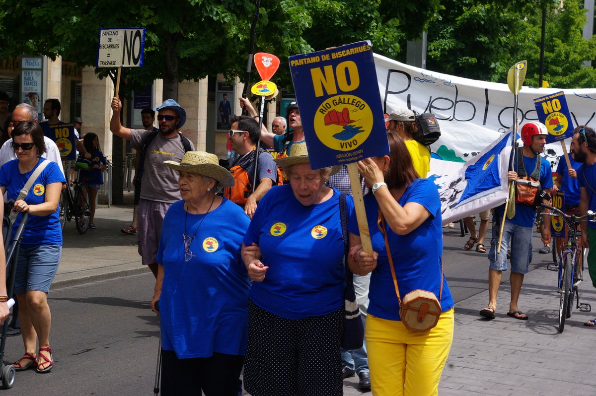 GALERÍA FOTOGRÁFICA Manifestación por un <a href="/RioGallegoVivo/">Río Gállego Vivo</a> en Zaragoza #25JRioGallegoVivo #RiosVivos Fotos <a href="/maconejos/">Miguel Ángel Conejos</a> flickr.com/photos/arainfo…