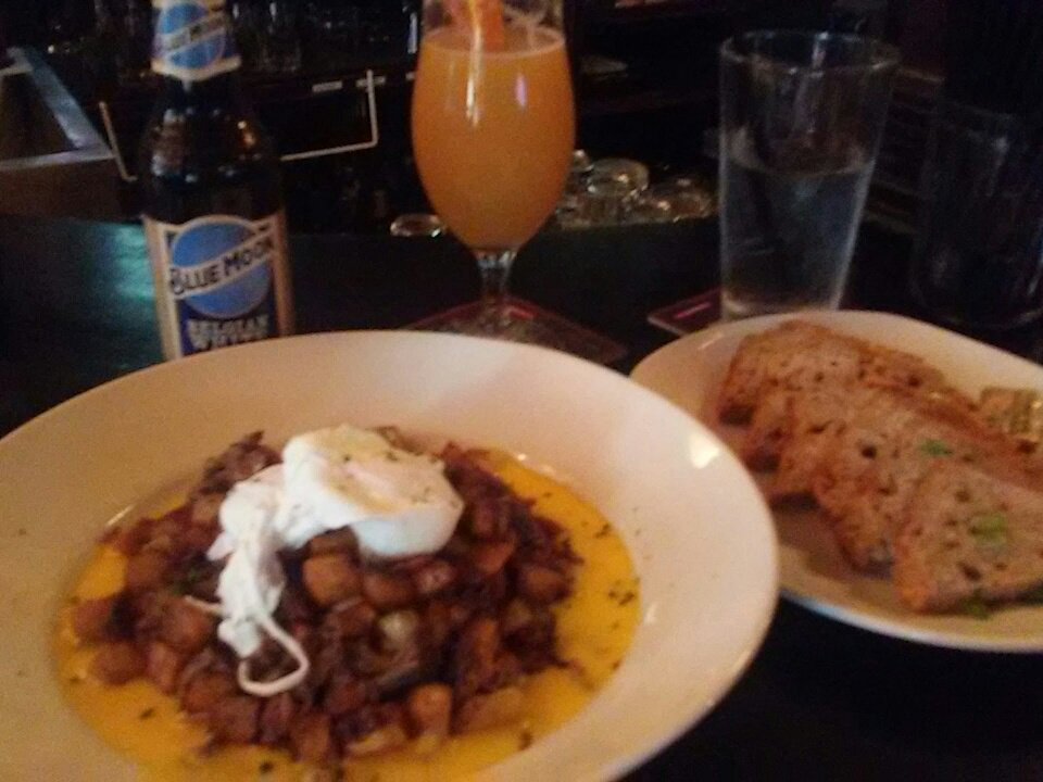 BrendanInJersey's tweet photo. Post-#JingleFest hangover cure at @fadodc.
#HairOfTheDog #LambHash #GuinnessBread https://t.co/kpUTtoiS0p