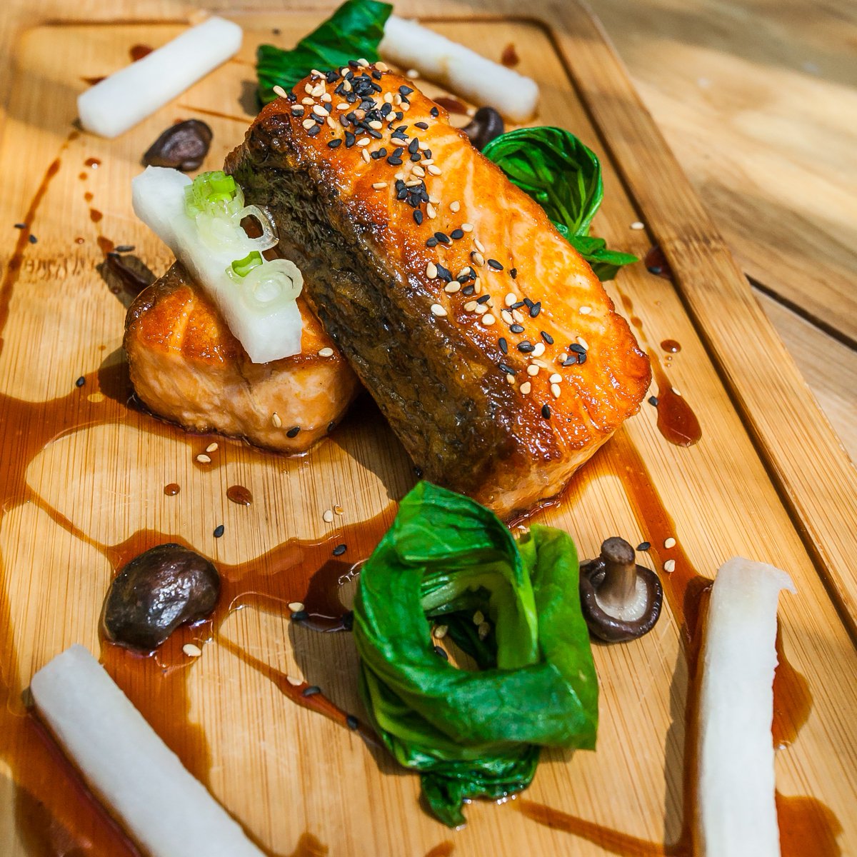 Salmón teriyaki 🐟 Un clásico de la casa 👌 #bocagrandebcn #salmon #teriyaki #foodbcn #fishbcn