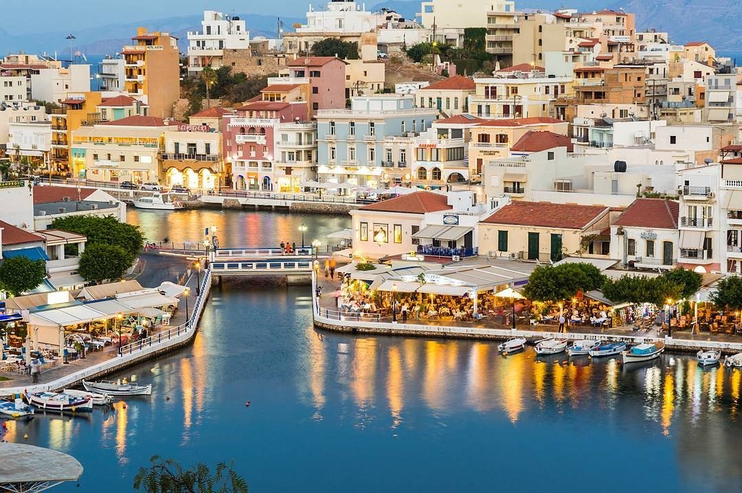 crete_in's tweet photo. Charming #harbour in Agios Nikolaos by IG@n1kolas.a 😊 #greece #crete #travel #beautiful #explore #discover #vacation #summer #photography https://t.co/1bt10Rs4y3