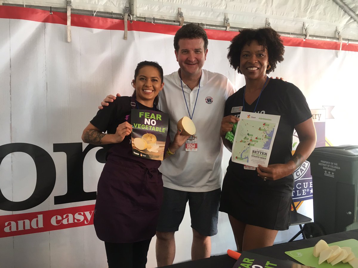 davejsports's tweet photo. Talking Jicama @GiantFood National Capital Barbecue Battle @USOMetroDC #BBQDC https://t.co/pKbspthZoS