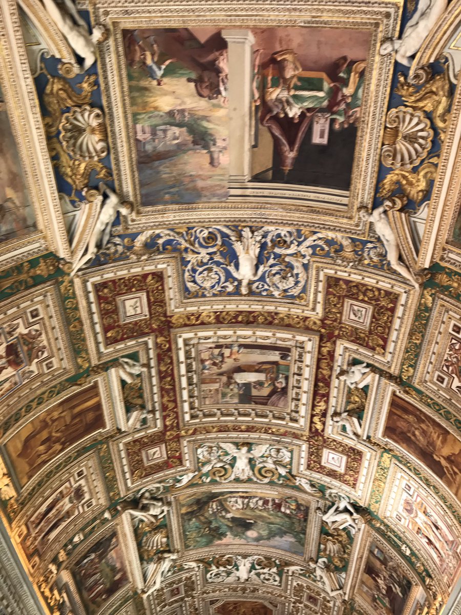 SJMCStudyAbroad's tweet photo. The Vatican held more beauty than we could handle #SJMCStudyAbroad #SJMCLondonRome 🇬🇧🇮🇹 https://t.co/iIx6OMPlkn