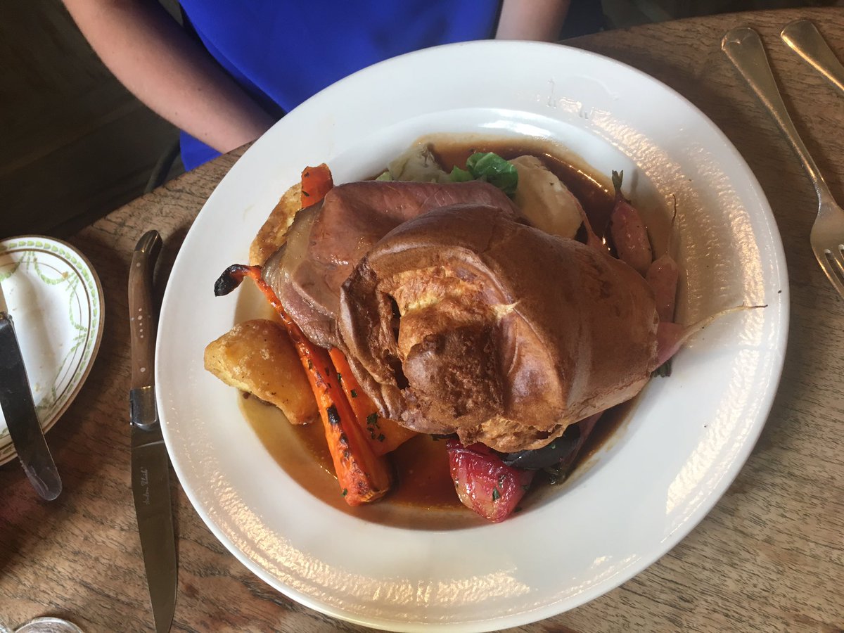 Great Sunday roast <a href="/The_Pig_Hotel/">THE PIG</a> at Combe. Big Thankyou to <a href="/chrischarles83/">Chris Charles</a> for looking after us.