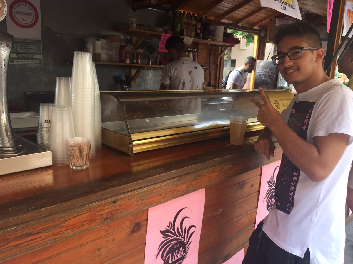 snvdlm_'s tweet photo. A la caseta de @UlalaZamora sí que se le va de las manos🍻
💥Todo San Pedro en la Plaza del Maestro Haedo junto a Santa Clara💥 https://t.co/k3My1m0ET2